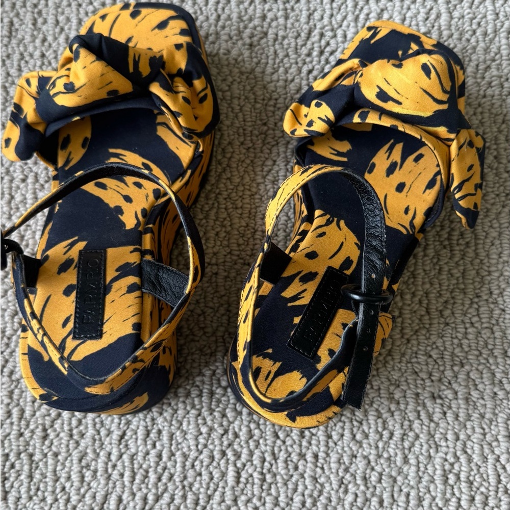 Stylish Sandals in Black and Yellow